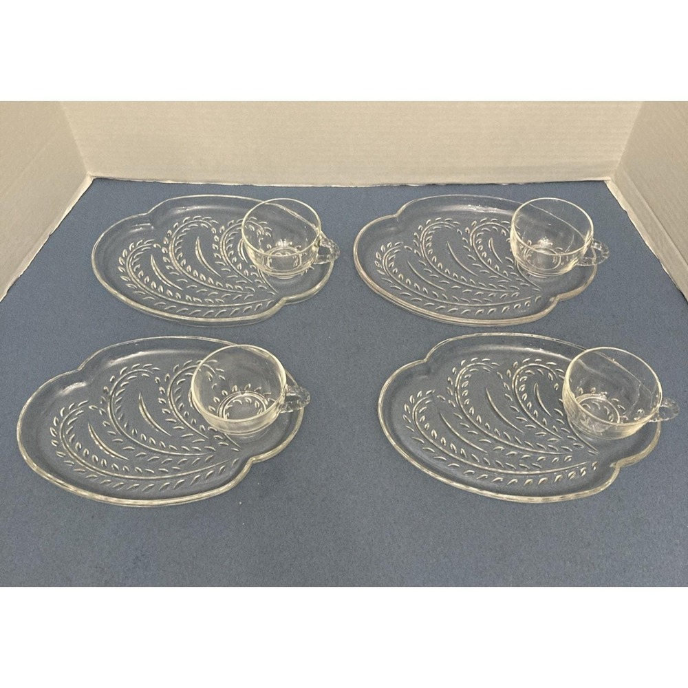 Vintage Federal Glass Homestead Wheat Pattern Plates and Cups - 8 Piece Set